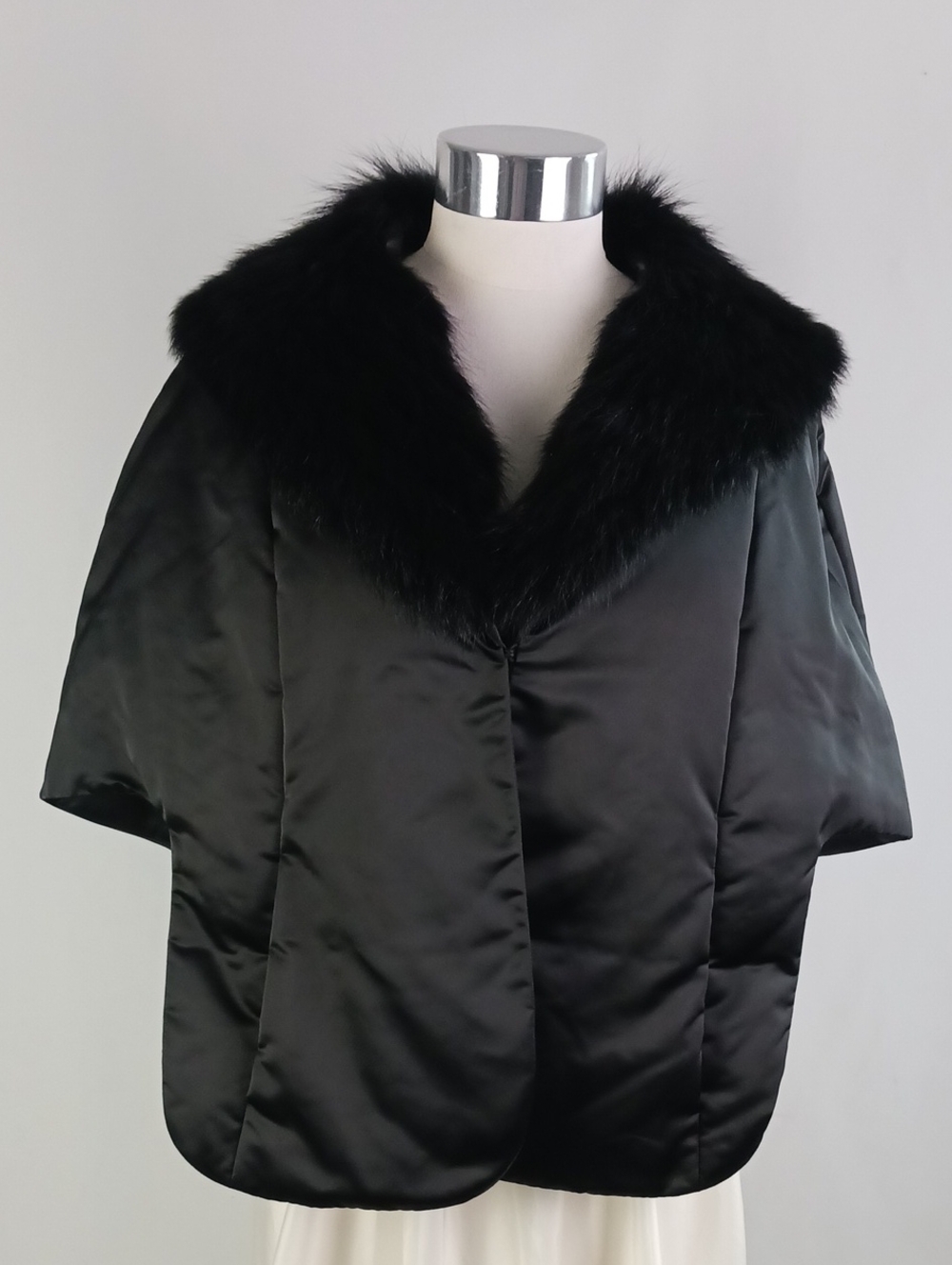 CASSINI NY NWT BLK NYLON W FUR TRIM CAPE